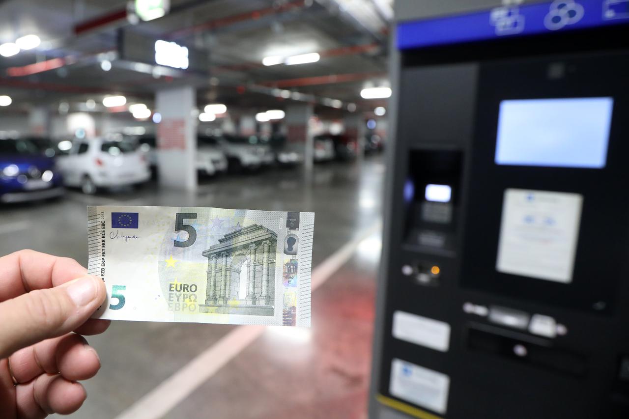 Šibenik: Plaćanje parkiranja u garaži "Poljana" moguće je jedino eurima