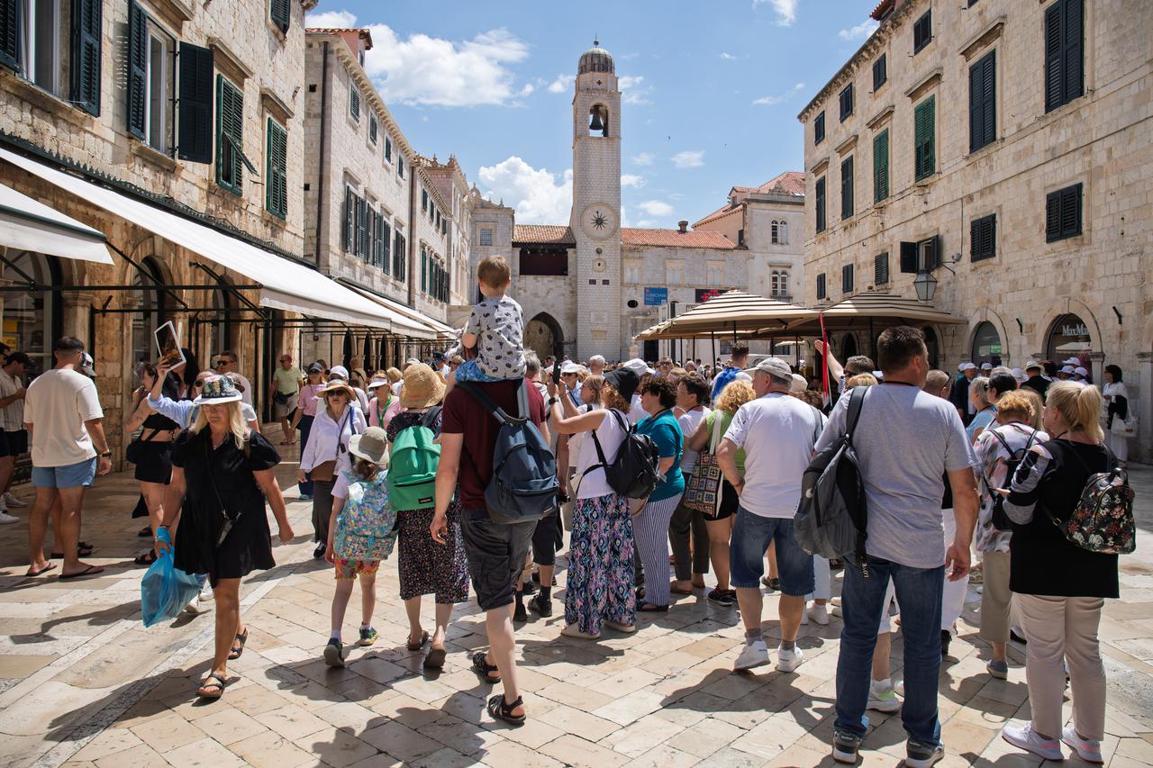 Dubrovnik: Velik broj turista stvara gužvu unutar povijesne jezgre
