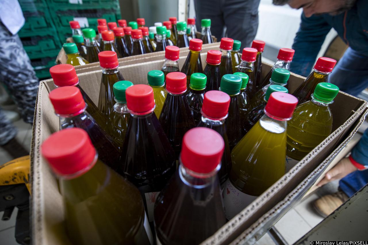 Split: Donacija maslinovog ulja sa Brača splitskoj bolnici