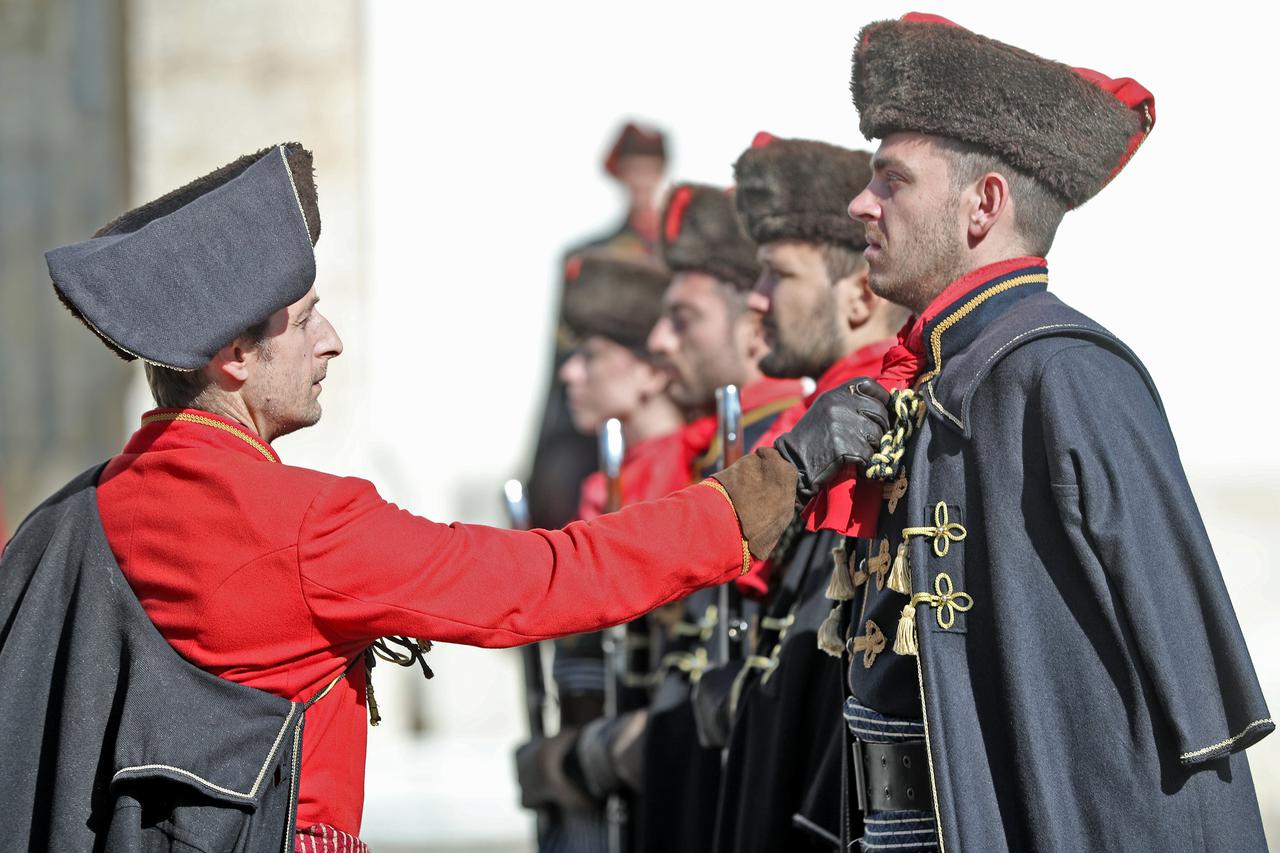 Smjena straže Kravat pukovnije povodom Svjetskog dana krvate