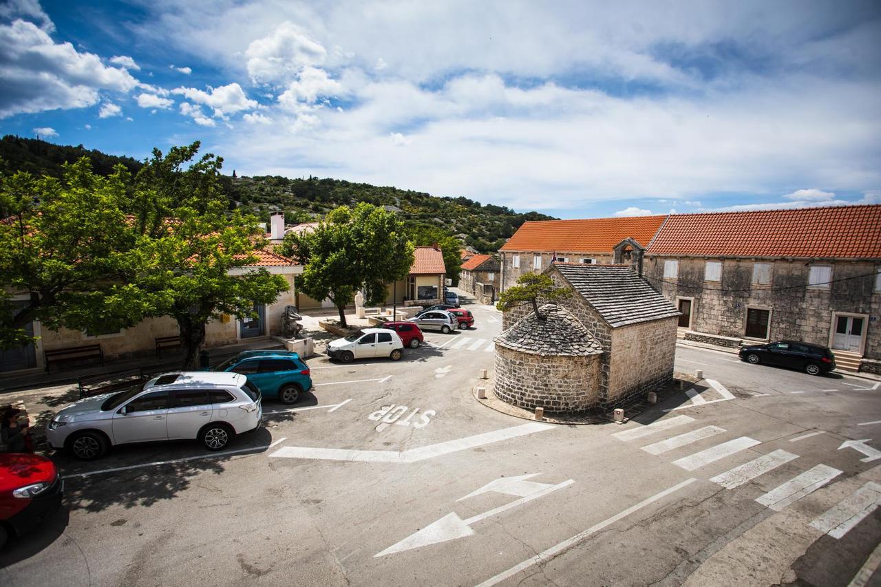 Reportaza iz mjesta Nerezisca na otoku Bracu