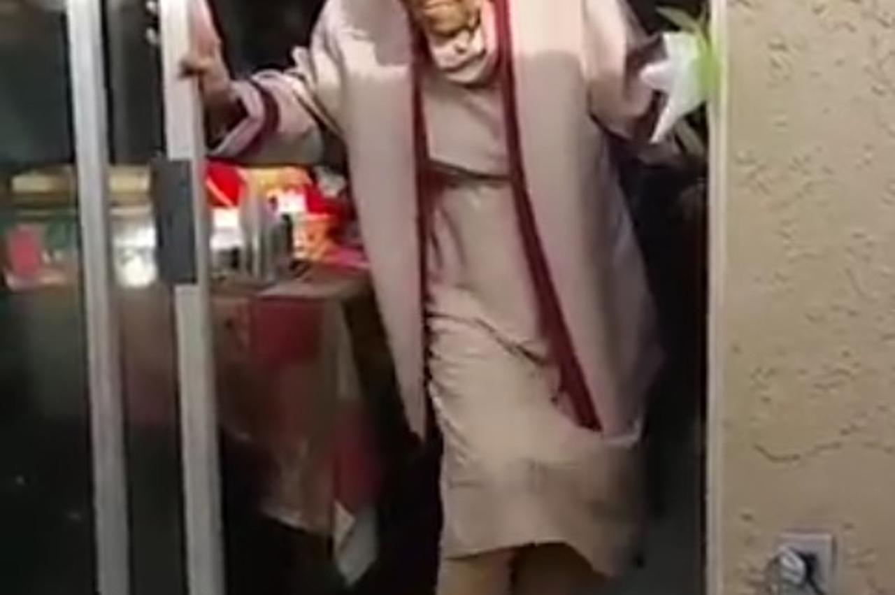 Bakica pleše na pjesmu Brune Marsa na svom 100. rođendanu