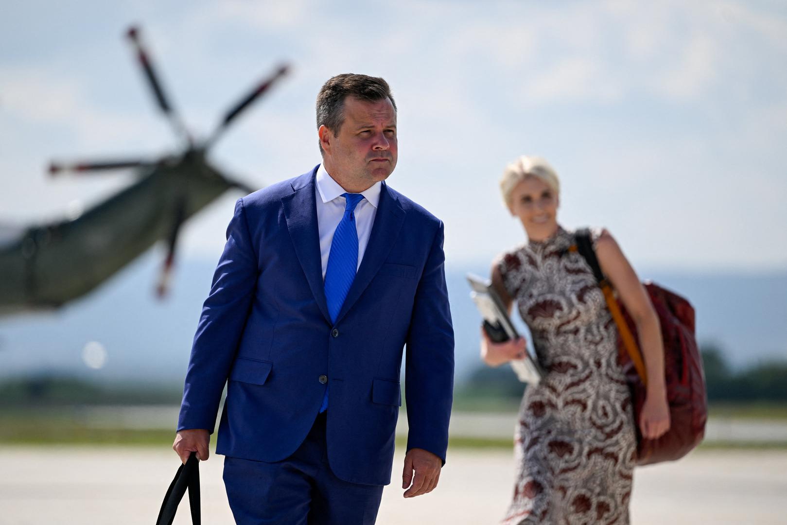 Upravo je taj detalj istaknuo Ossoff, koji je Trumpa kritizirao zbog putovanja s Harp i drugih poteza. 