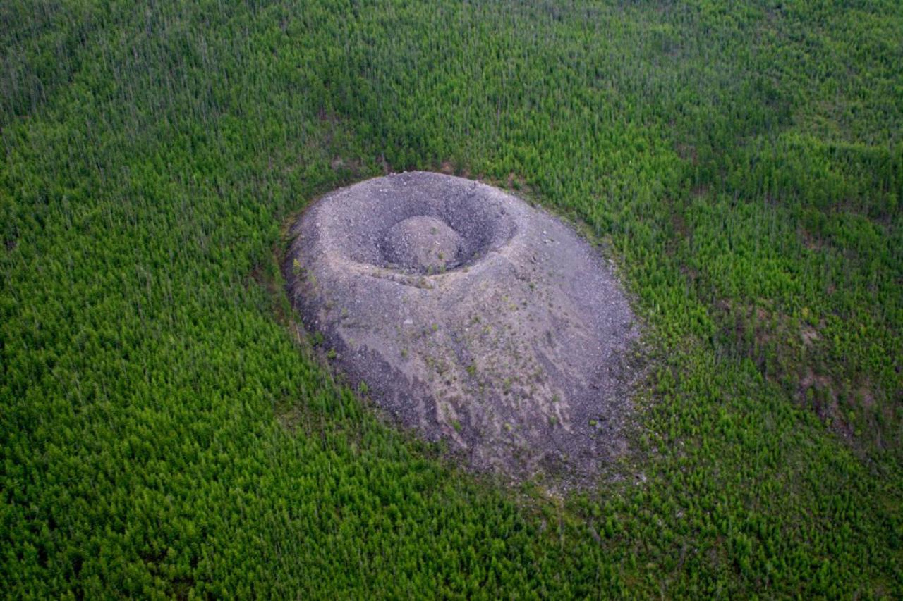 Patomski krater