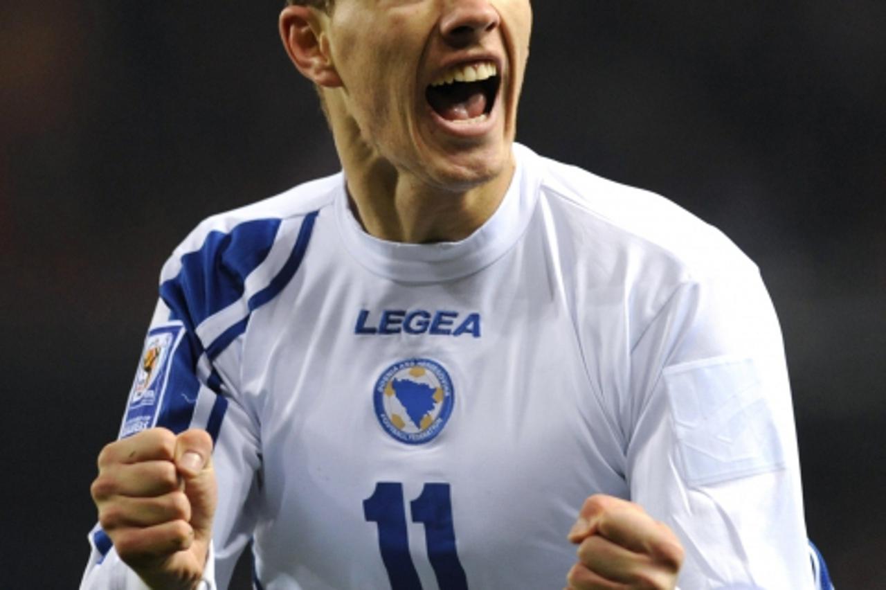 'Bosnia\'s Edin Dzeko celebrates after scoring against Belgium during their 2010 World Cup qualifier soccer match at the Fenix stadium in Genk March 28, 2009. REUTERS/Stringer (BELGIUM SPORT SOCCER)'