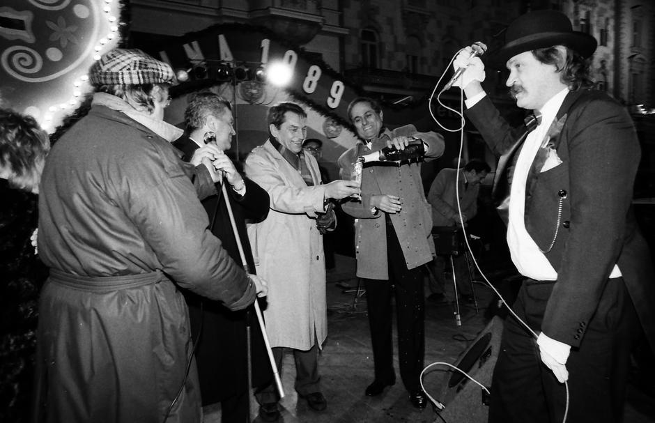Zagreb: Na Trgu republike proslavljen ulazak u Novu 1989.