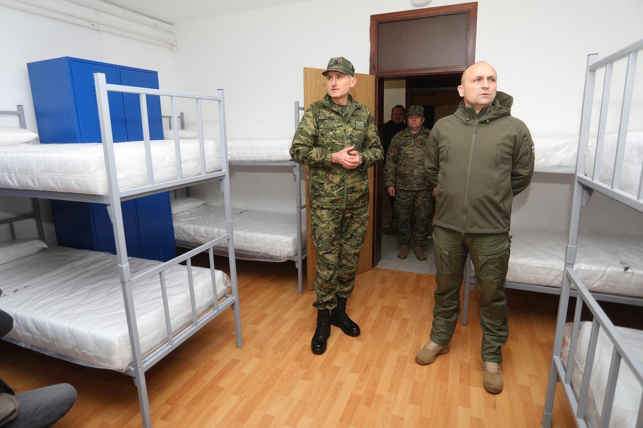 Slunj: Ministar Anuši? i general Kundid u radnom posjetu vojnom poligonu "Eugen Kvaternik"