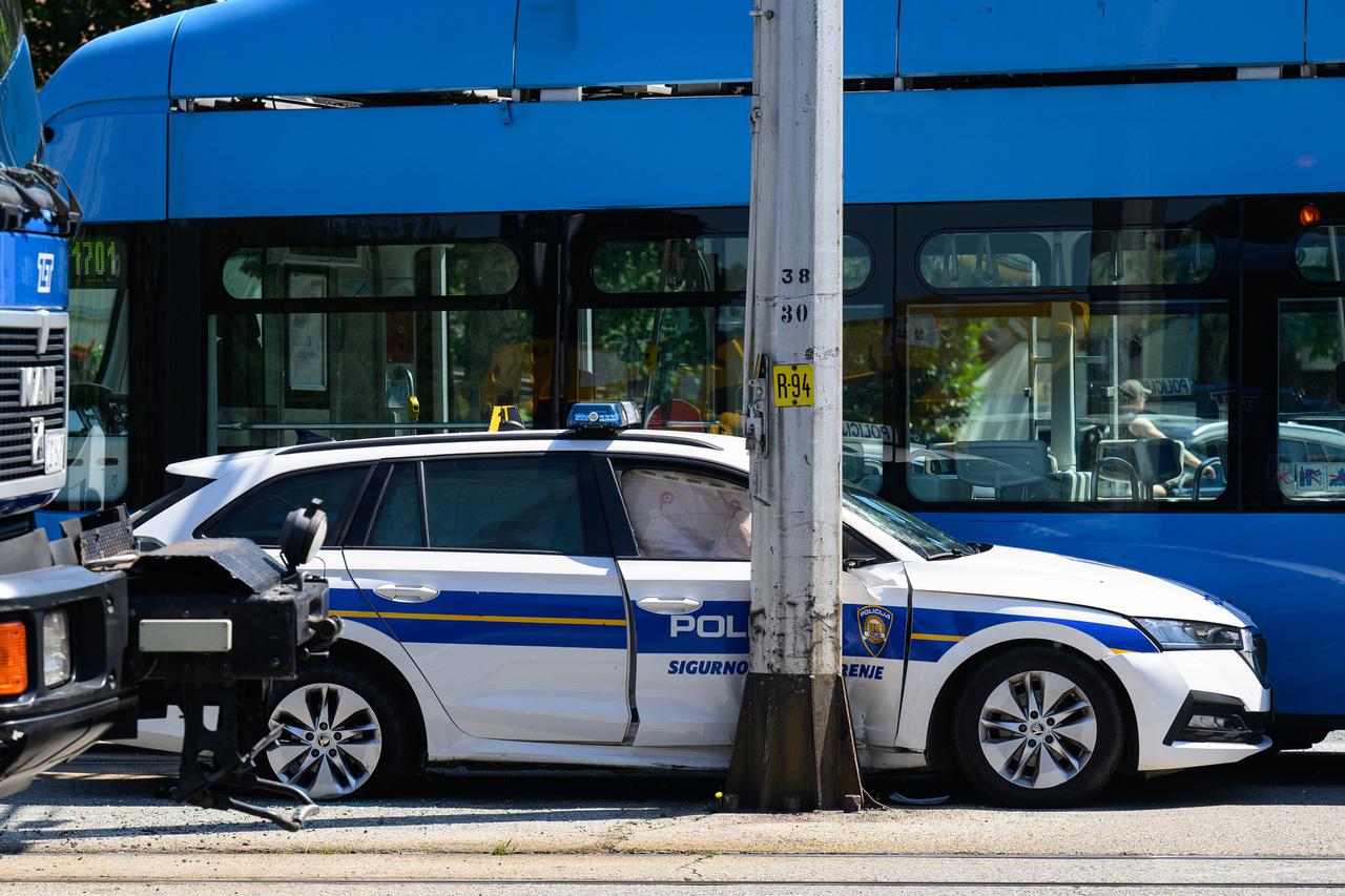 Zagreb: Sudarili se tramvaj i policijski auto