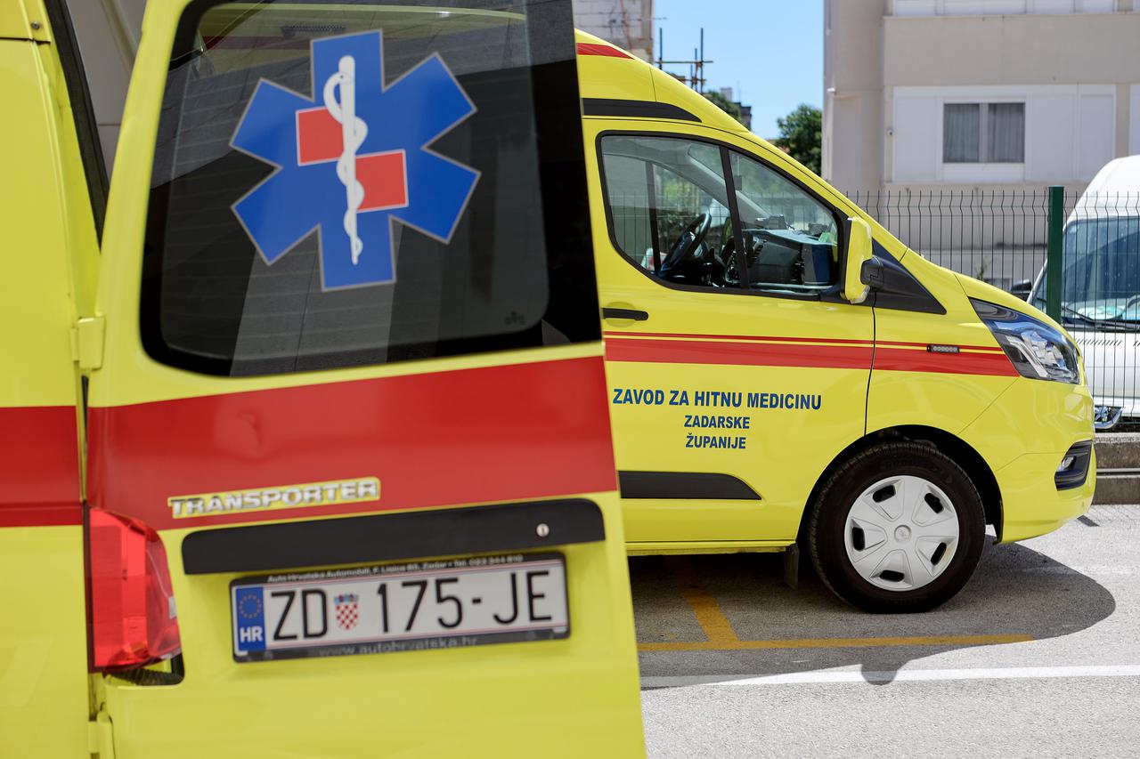 Zadar: Vozači Hitne pomoći sirenama podržali prosvjed i uhićenog kolegu