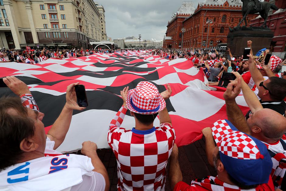 Hrvatski navijači razvili zastavu u Moskvi