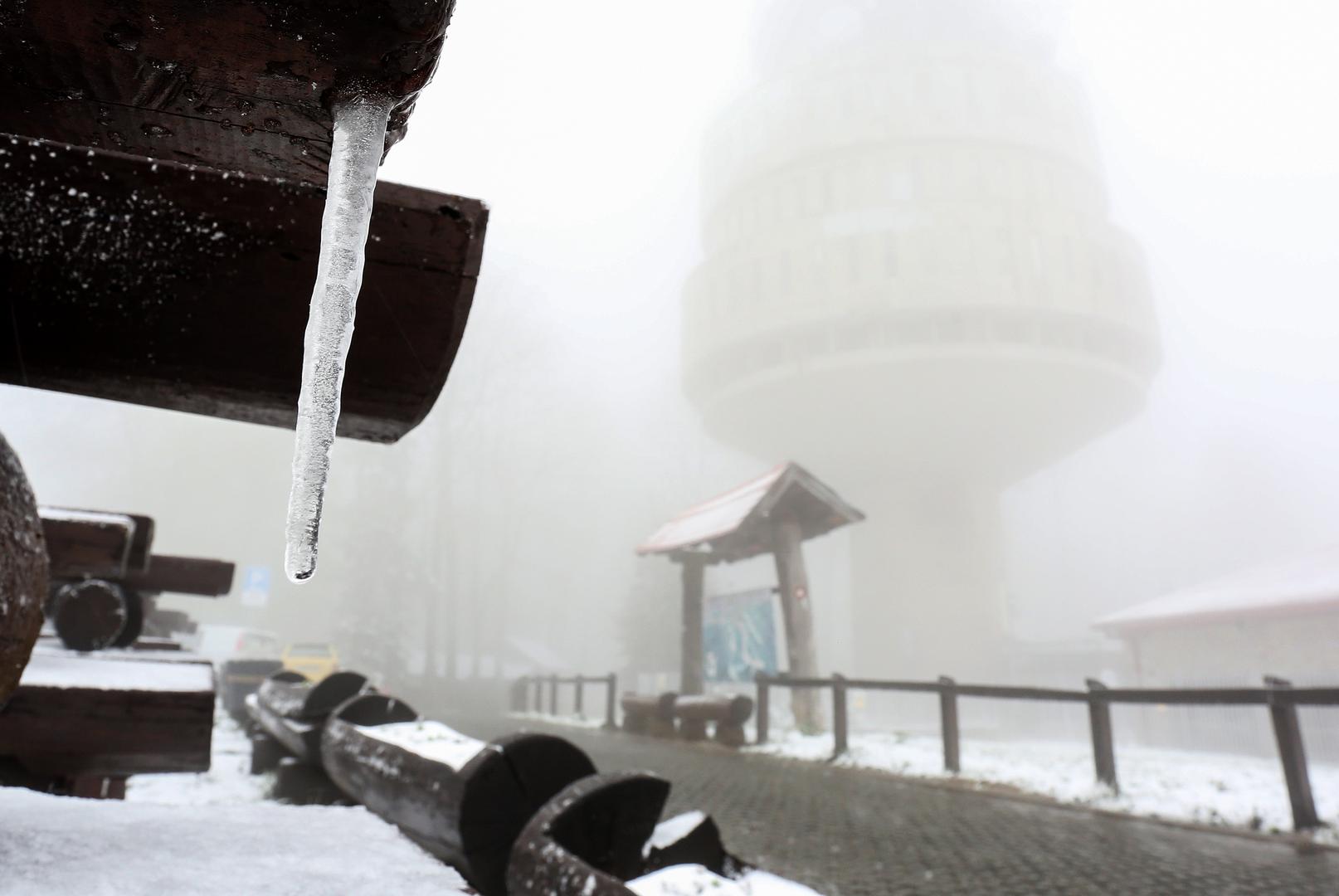 Na zagrebačkom Sljemenu temperatura se spustila ispod ništice i zabijelio je snijeg