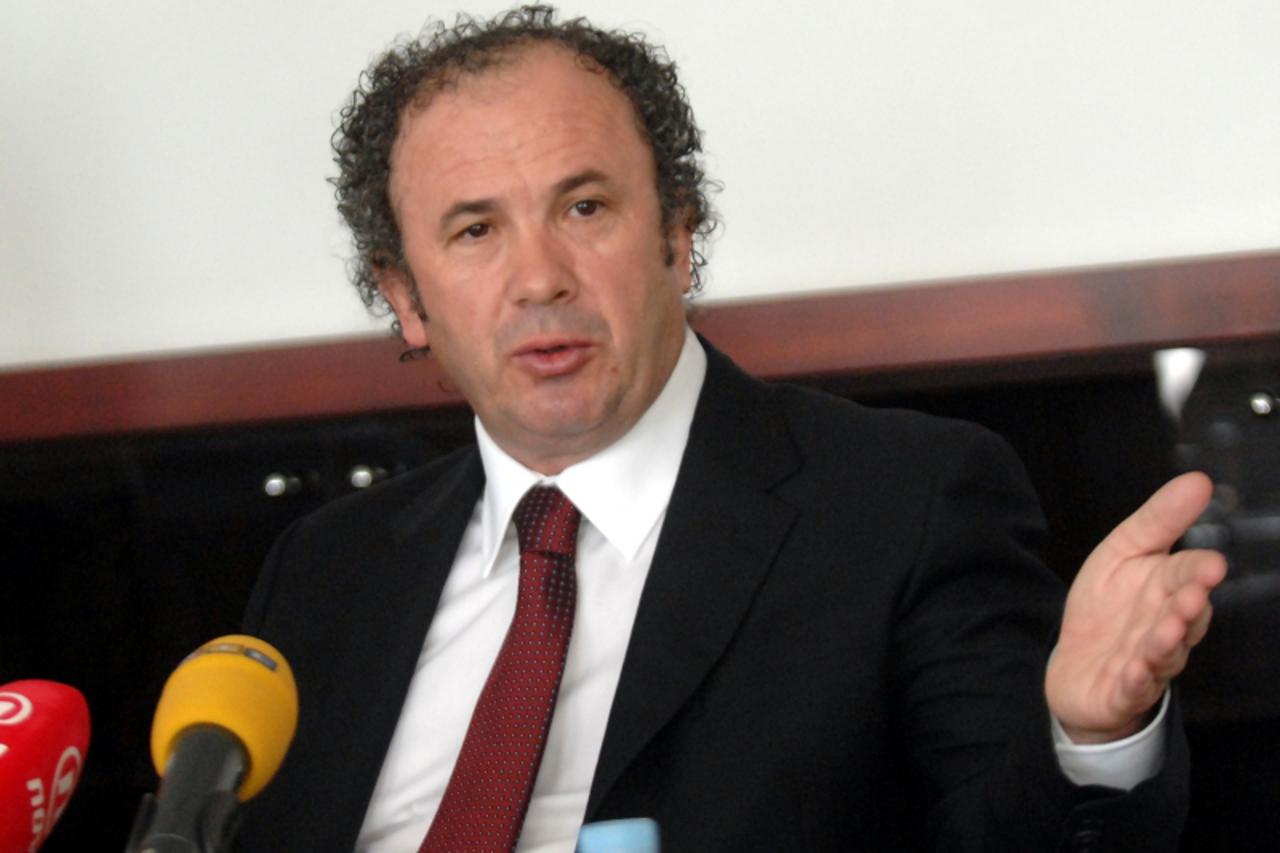 \'unutrasnja-09.06.2009.,split,Hrvatska-splitski gradonacelnik Zeljko Kerum  presica je odrzana zbog prjetnji koje mu je uputio ranko ostoic nalaze se u splitu u banovini  Photo:Nino Strmotic/Vecernji