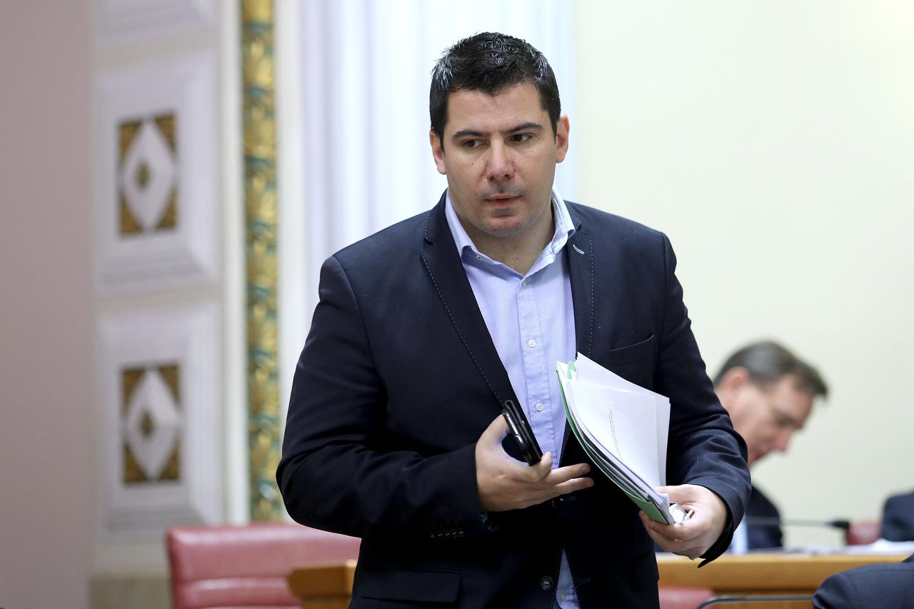 Spriječit ćemo da neke lokalne samouprave preplaćuju gradnju infrastrukture, a neke da čudnim dealovima dobiju bolju cijenu, kaže Nikola Grmoja