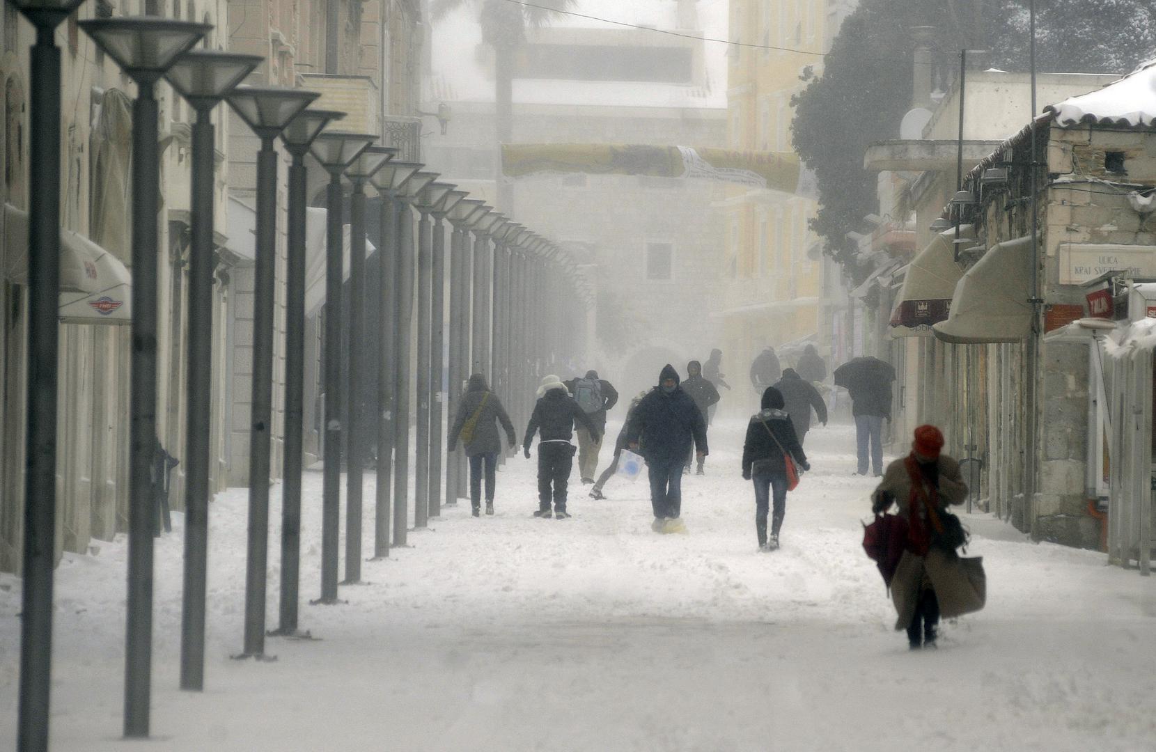 03.02.2012., Split - Snjezna mecava u Splitu. Skliske splitske ulice.rPhoto: Tino Juric/PIXSELL