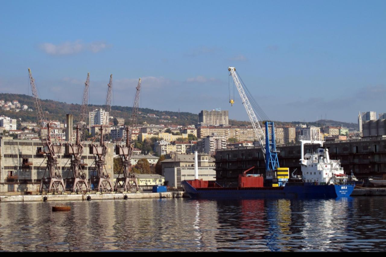 '05.11.2011. Rijeka - Rijecka luka, dizalice i brodovi, ilustracija. Photo: Goran Kovacic/PIXSELL'