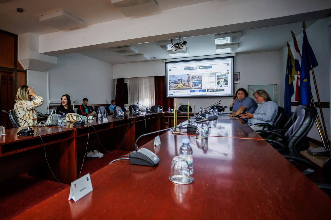 Split:  Župan Blaženko Boban sa svojim timom predstavio je Web Portal “Pravo Misto”