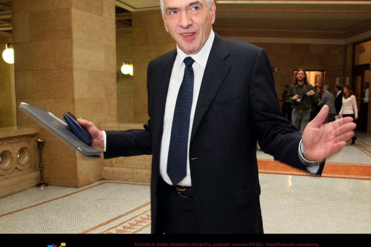 \'18.02.2009., Zagreb - Guverner Zeljko Rohatinski na konferenciji za novinare u HNB-u se obratio gradjanima. Photo: Jurica Galoic/24sata\'