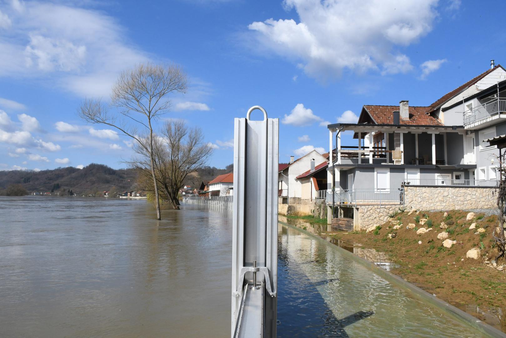 Radovi na sustavu uključivali su izgradnju i modernizaciju postojećih obrambenih struktura, poput nasipa i odvodnih kanala, kako bi se omogućilo poboljšano upravljanje vodama i smanjenje opasnosti od poplava. 