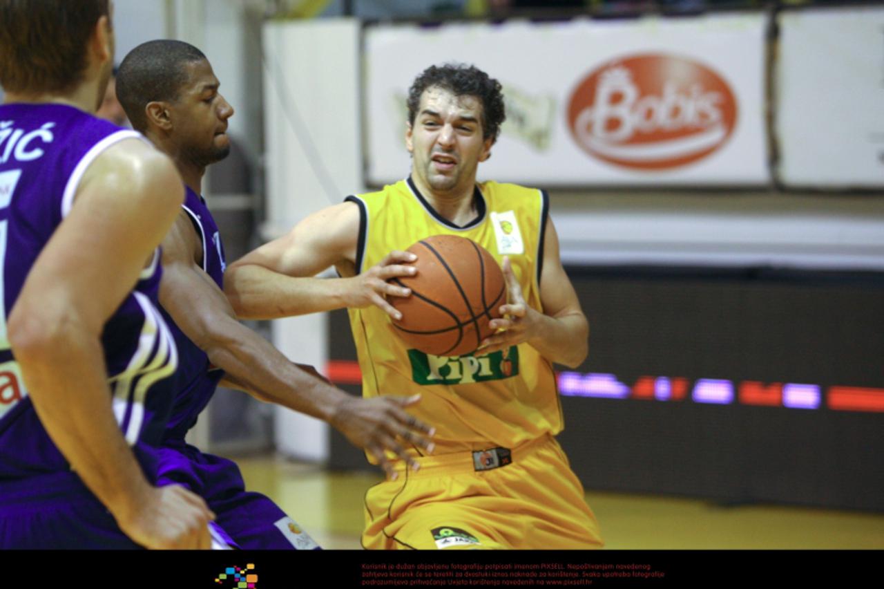 '17.11.2012., dvorana Gripe, Split - ABA LIGA, 9. kolo, Split-Cibona.  Srdjan Subotic i Darryle Strawberry.  Photo: Ivo Cagalj/PIXSELL'
