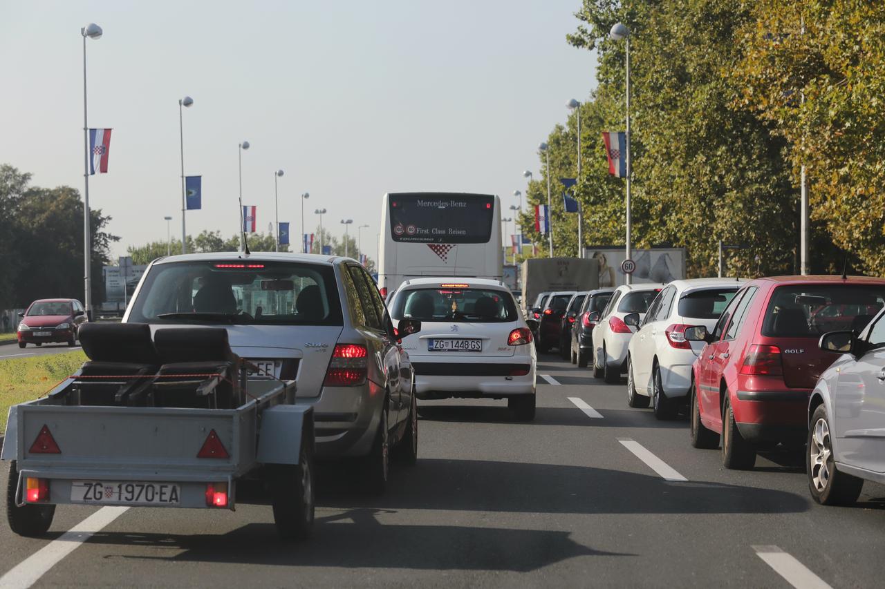 Zagreb: Gužva na Aveniji Većeslava Holjevca zbog radova u Ulici SR Njemačke