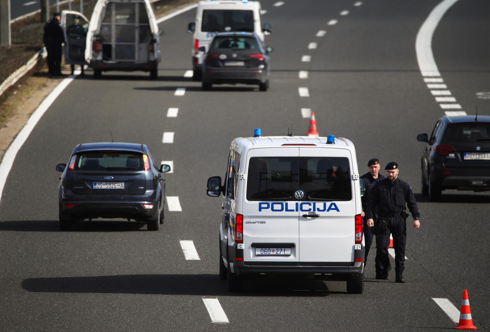 Policijske snage organizirale su prihvat navijača Hajduka kako bi ih kasnije mogli prepratiti do Maksimira