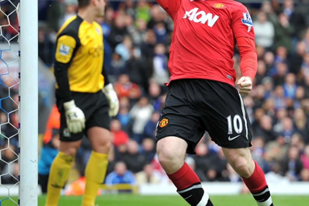 'Manchester United's Wayne Rooney (right) celebrates after scores his side's equalising goal from the penalty spot Photo: Press Association/Pixsell'