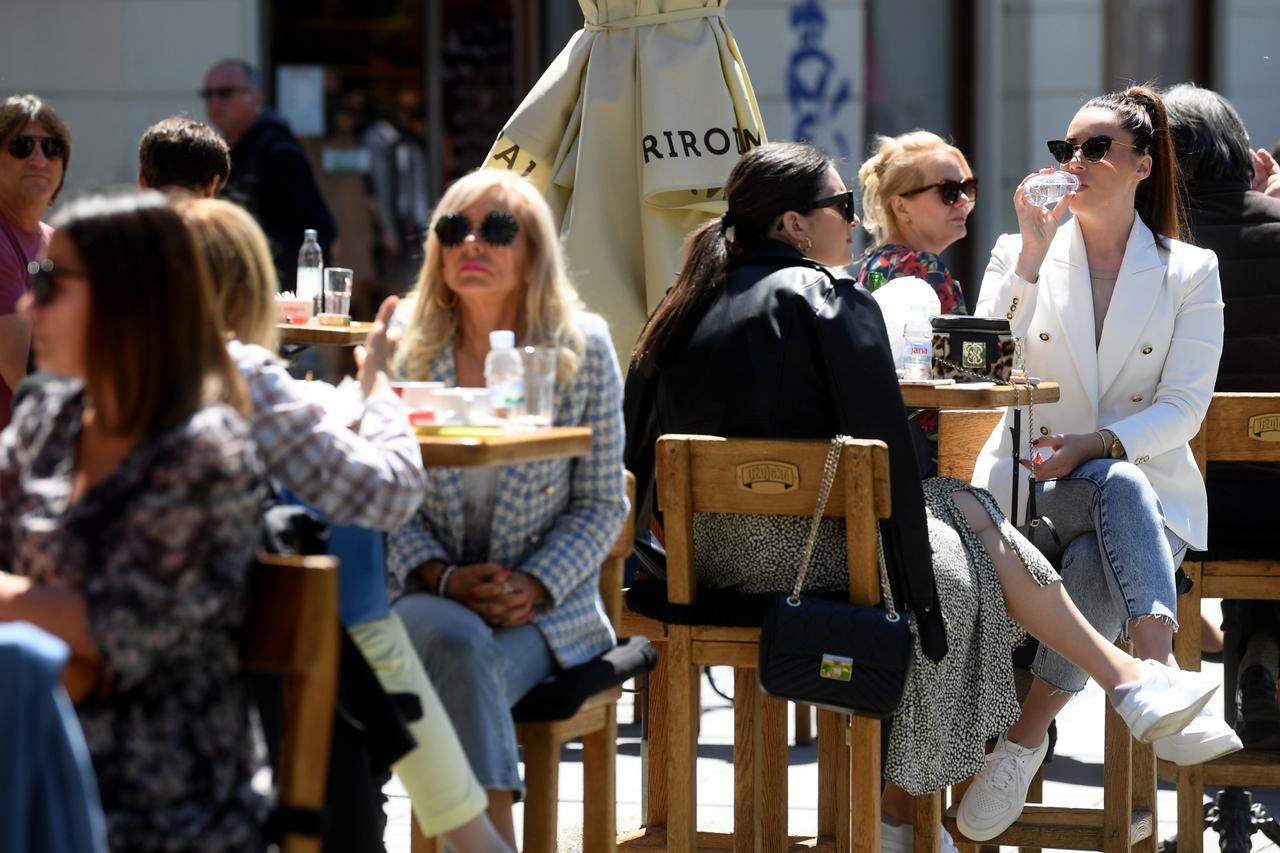 Zagreb: Građani iskoristili lijepo vrijeme i prošetali gradom