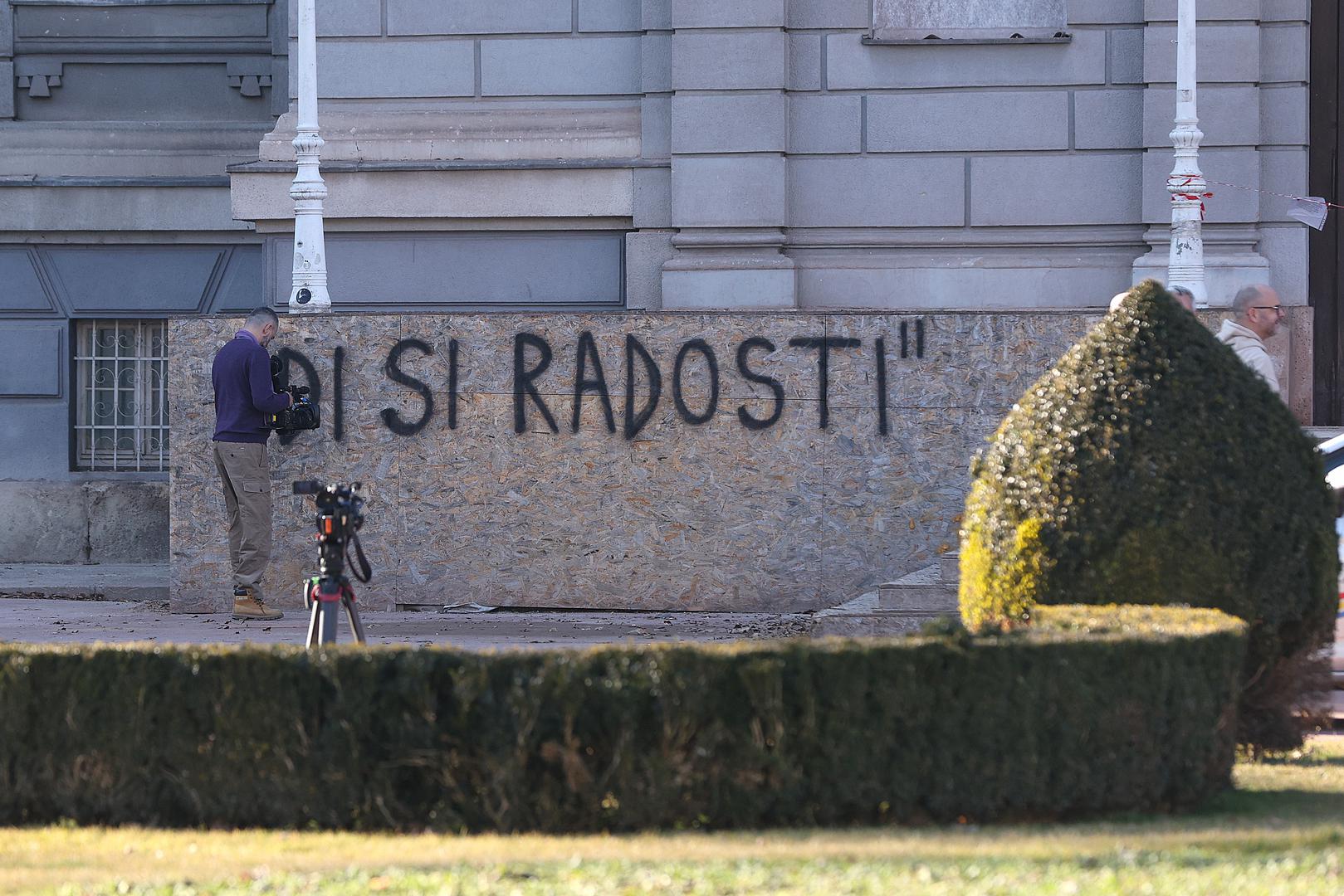 05.02.2024., Zagreb - Na muzeju Mimara osvanuli su grafiti SMS poruka koje su razmjenjivali Ivan Turudic i Josipa Rimac - Di si radosti i Di si Lipa. Photo: Goran Stanzl/PIXSELL