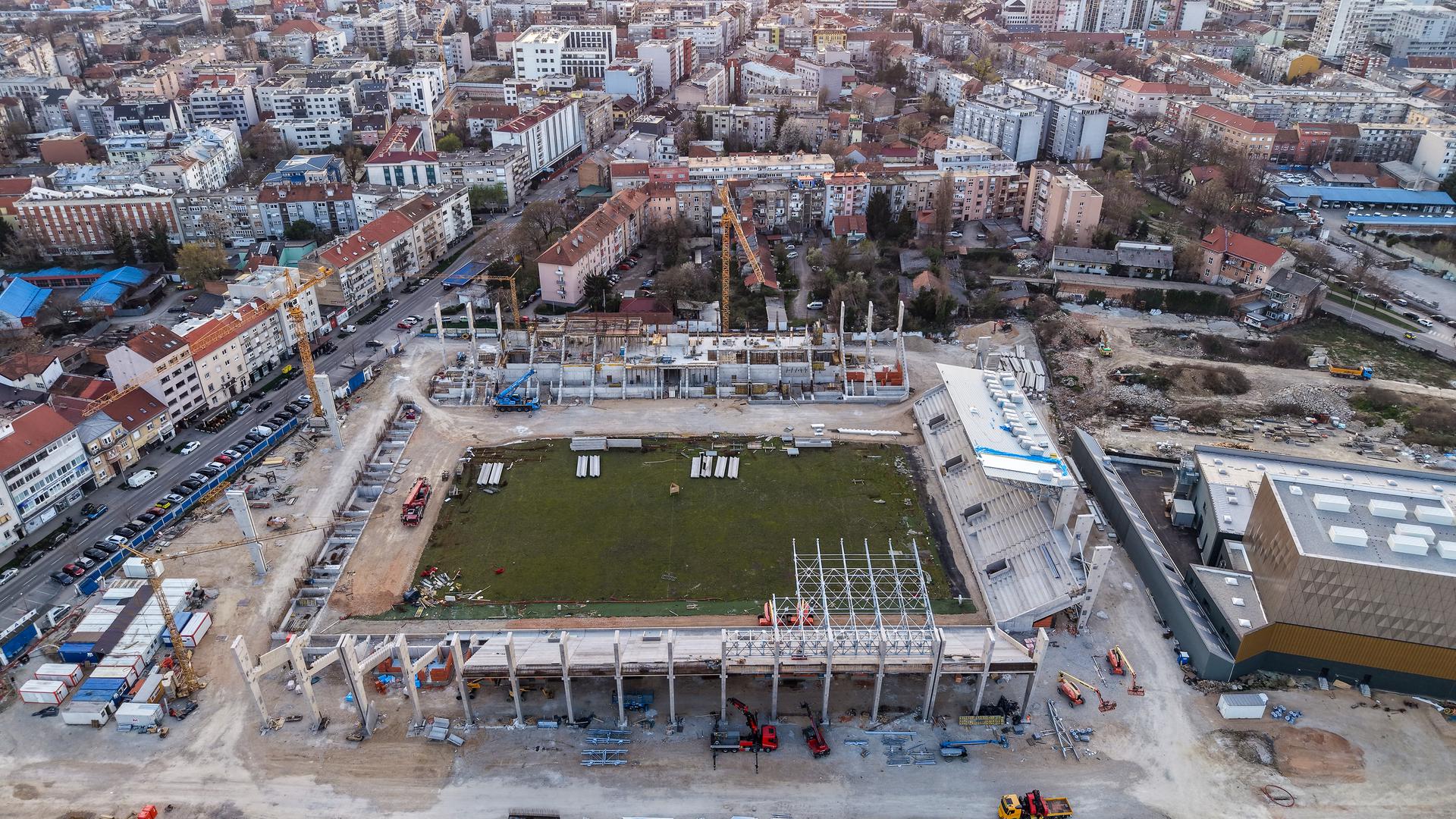 Za grad Zagreb iznimno je važno da stadion bude gotov u navedenom roku jer tek tada može krenuti rušenje Maksimira te kasnije izgradnja novog Dinamovog doma.