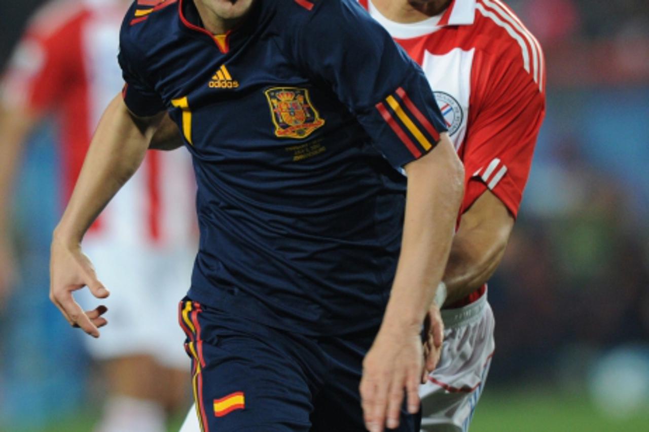 'Paraguay\'s defender Antolin Alcaraz (R) vies with Spain\'s striker David Villa during the 2010 World Cup quarter final Paraguay vs Spain on July 3, 2010 at Ellis Park stadium in Johannesburg. NO PUS