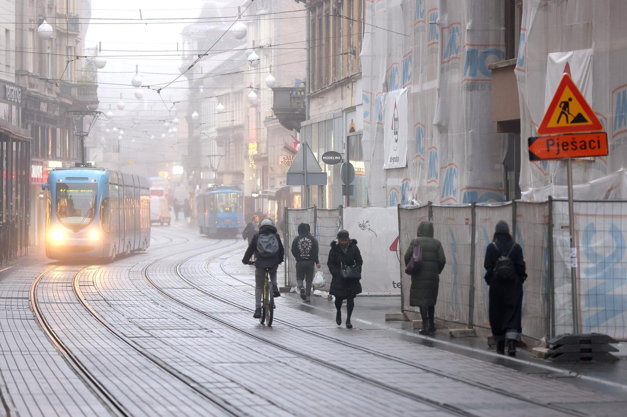 U Zagrebu magla i rosulja