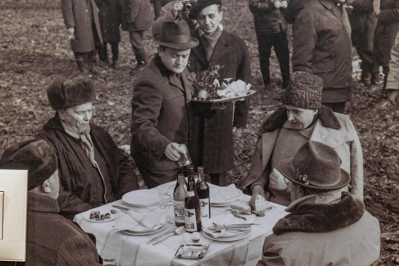 Presnimka fotografija iz dvorca Tikveš
