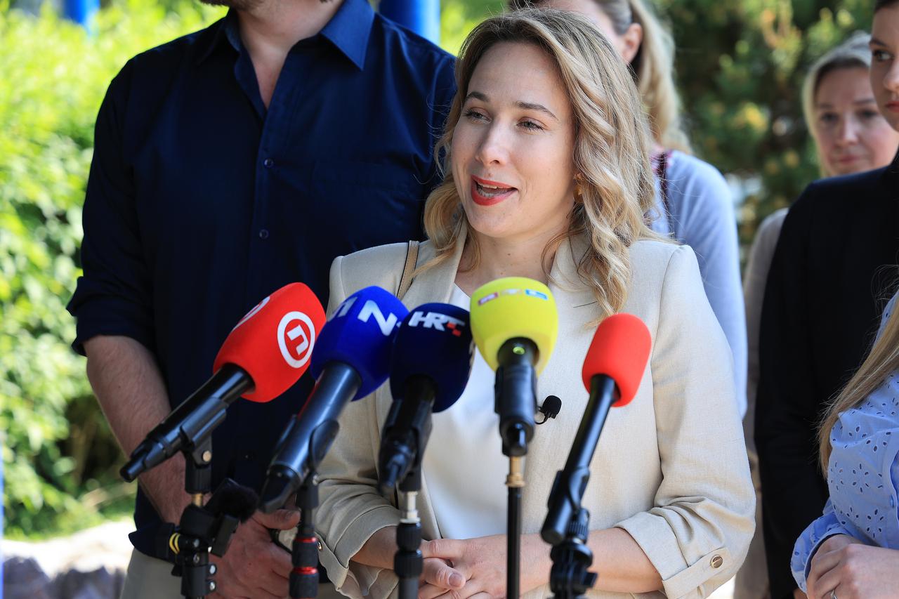 Zagreb: Marija Selak Raspudić predala potpise za kandidaturu