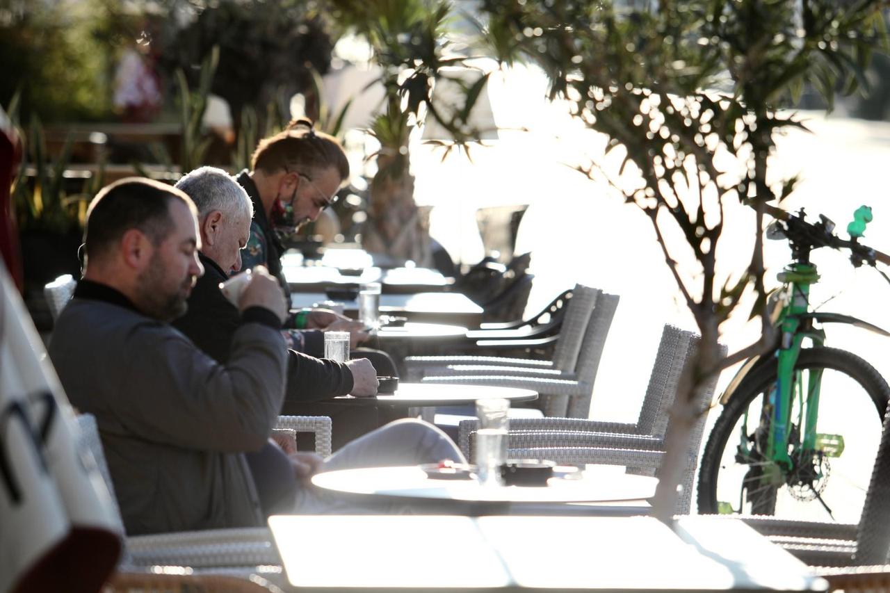 Drive in testiranje na koronavirus na Zagrebačkom velesajmu