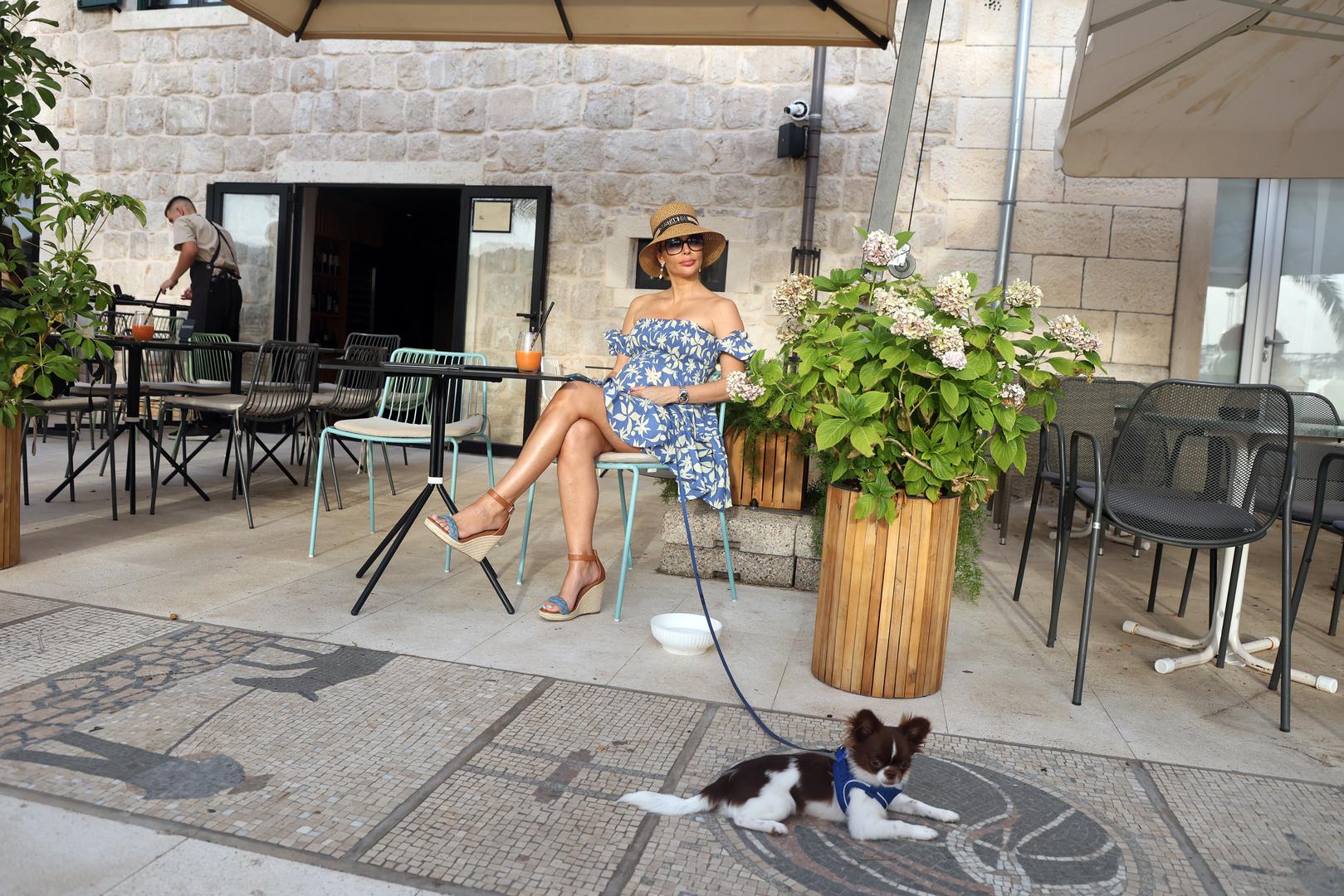 S pratiteljima na društvenim mrežama često dijeli svoje trudničke fotografije. 