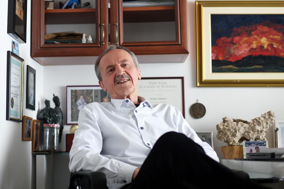 Zagreb:  Dr. Slavko Sakoman