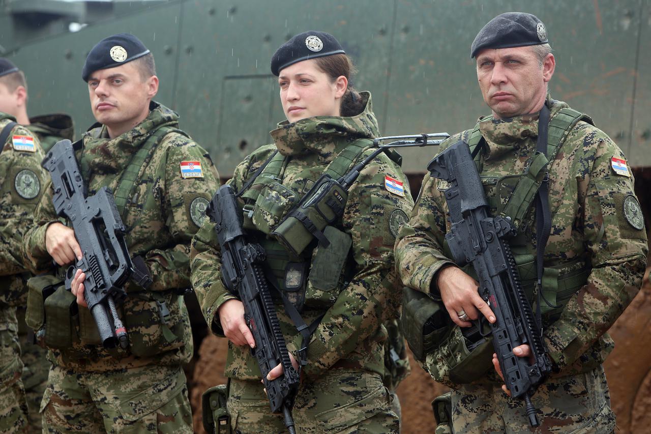 06.10.2015., Slunj - Na vojnom poligonu Eugen Kvaternik odrzana je vojna vjezba Zdruzena snaga 15. Na vjezbi je prikazana uvjezbanost citave Hrvatske vojske.  Photo: 