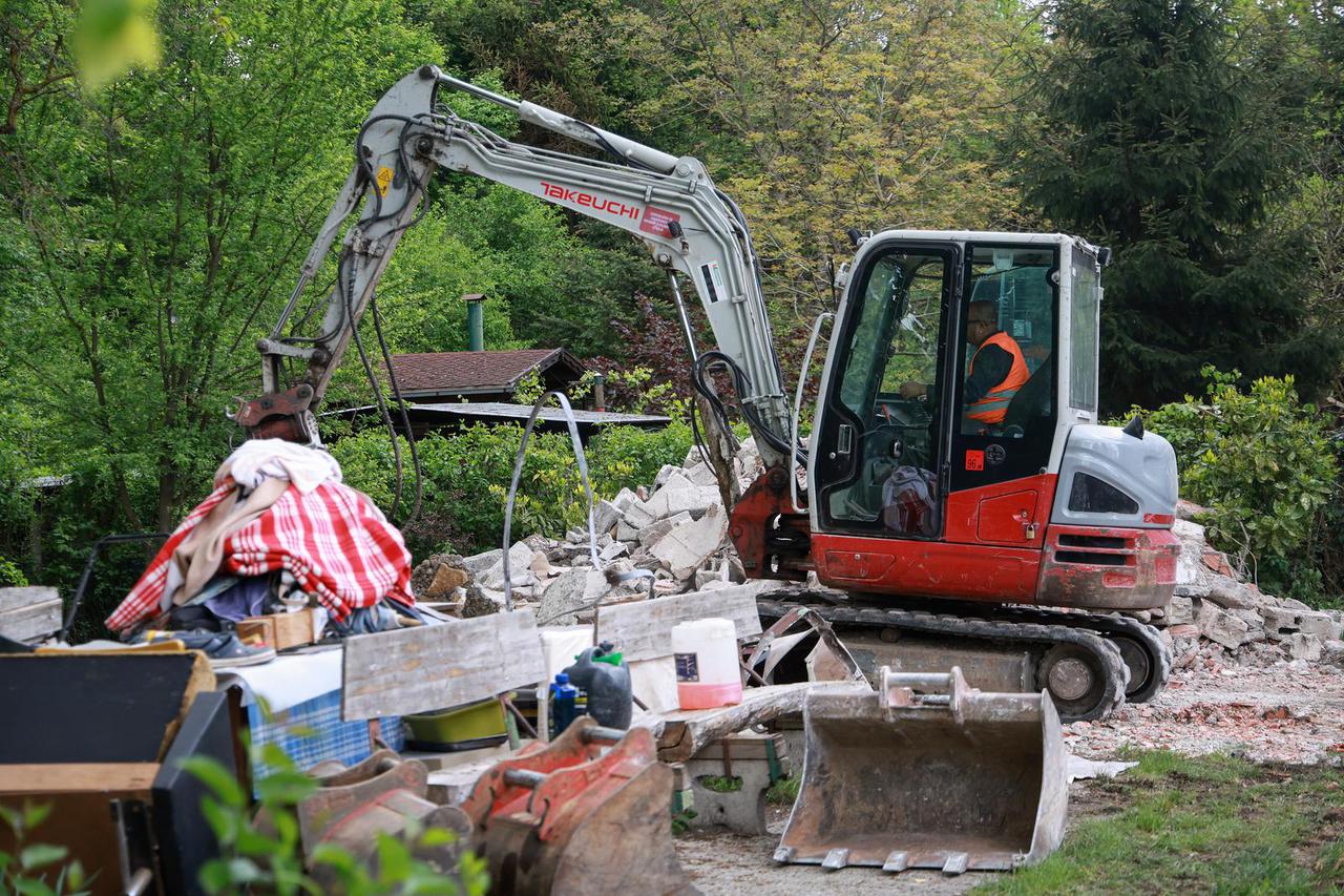 Varaždin: Rušenje ilegalnih objekata kod Varaždinskog jezera