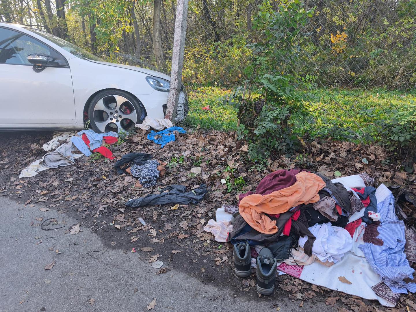 14, November, 2025, Belgrade - A serious accident occurred in Banjica when a car crashed into a group of people, and according to unofficial information two people were taken to the emergency center. Photo: S.S./ATAImages 14, novembar 2025 Beograd -Teska nesreca dogodila se na Banjici kada je automobil uleteo u grupu ljudi, a prema nezvaničnim informacijama dve osobe su prevezene u Urgentni centar.  Photo: S.S./ATAImages Photo: S.S./ATAImages/PIXSELL