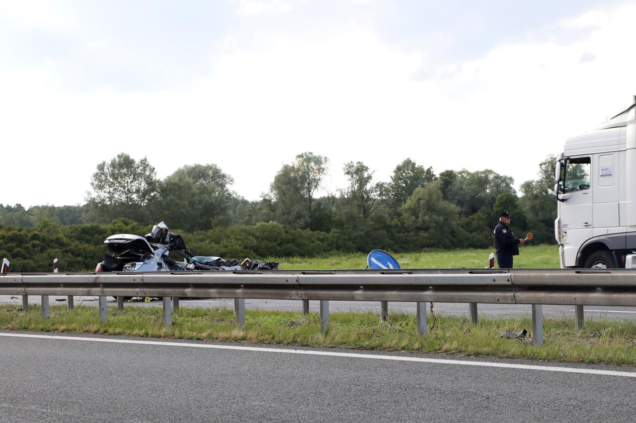 Dvije osobe smrtno stradale u prometnoj nesreći na autocesi A3 između čvora Okućani i Novska