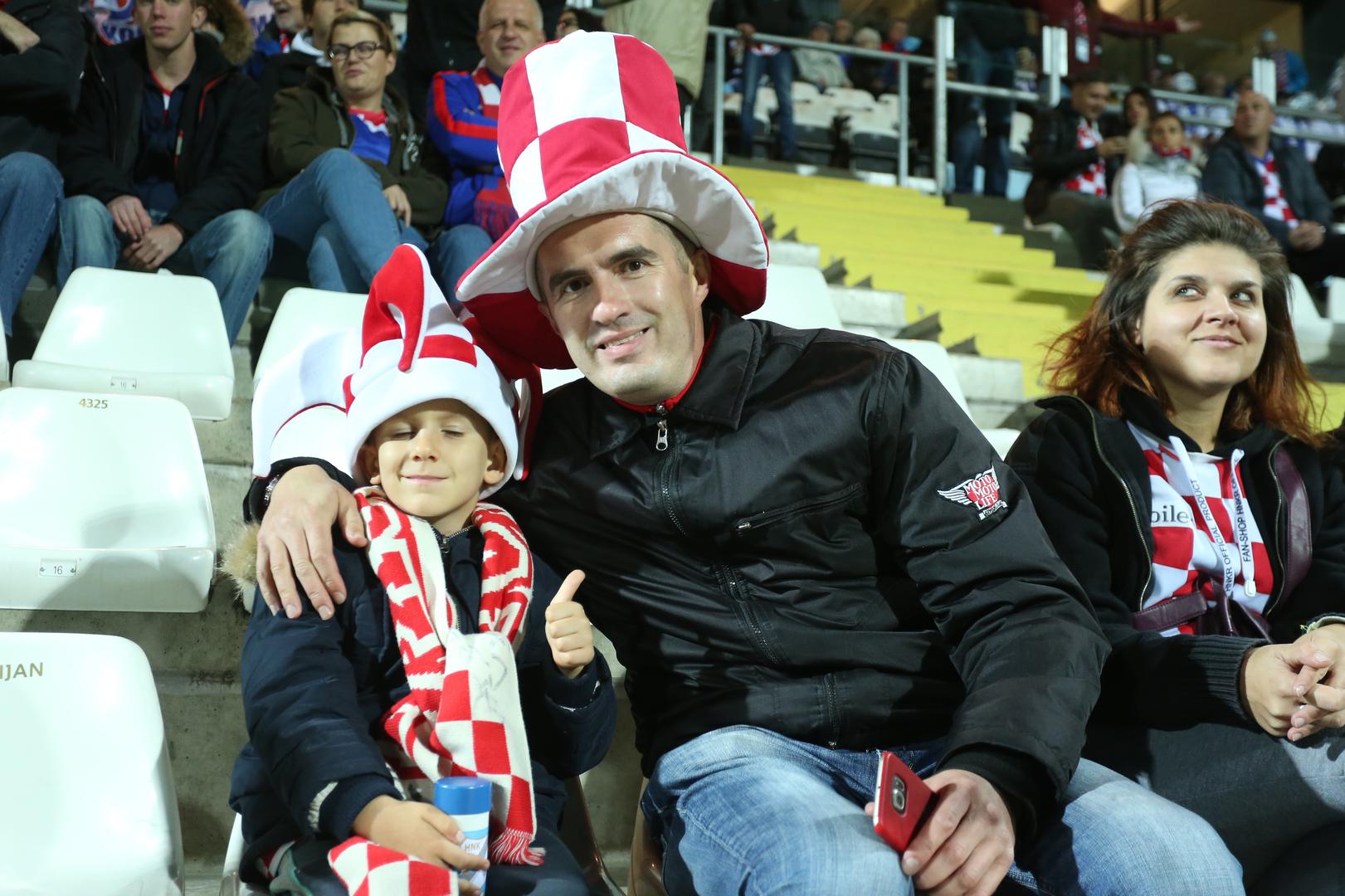 Tribine su bile u 'kockastom', hrvatske zastave na svakom koraku...