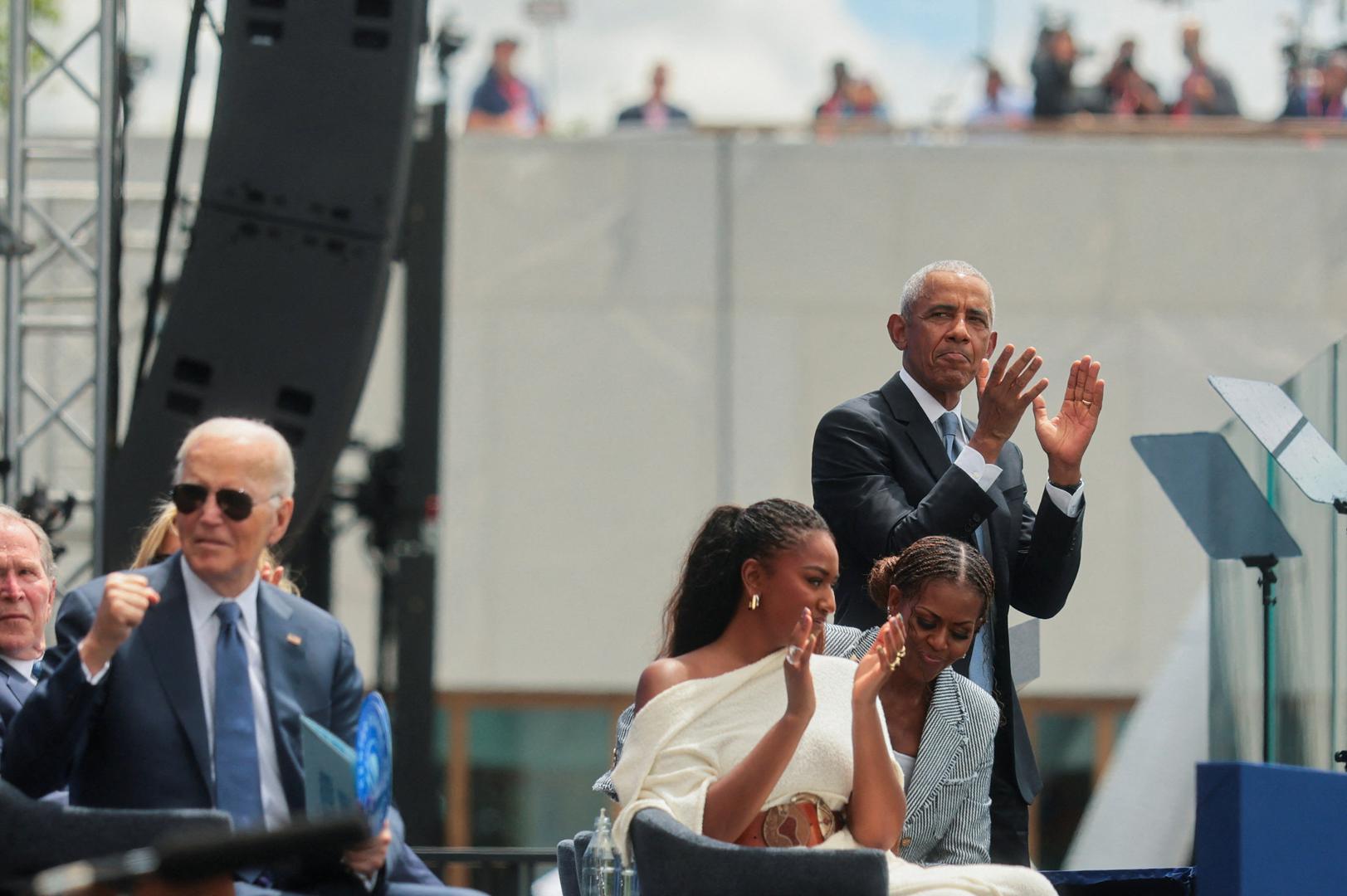 Slične osjećaje podijelio je i Barack Obama, koji je kćerima zahvalio na podršci te naglasio koliko mu znače.