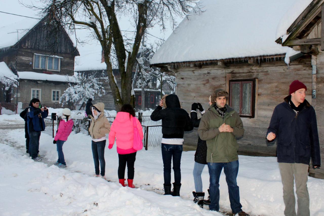 Guslač na krovu privukao američke studente u lekenik