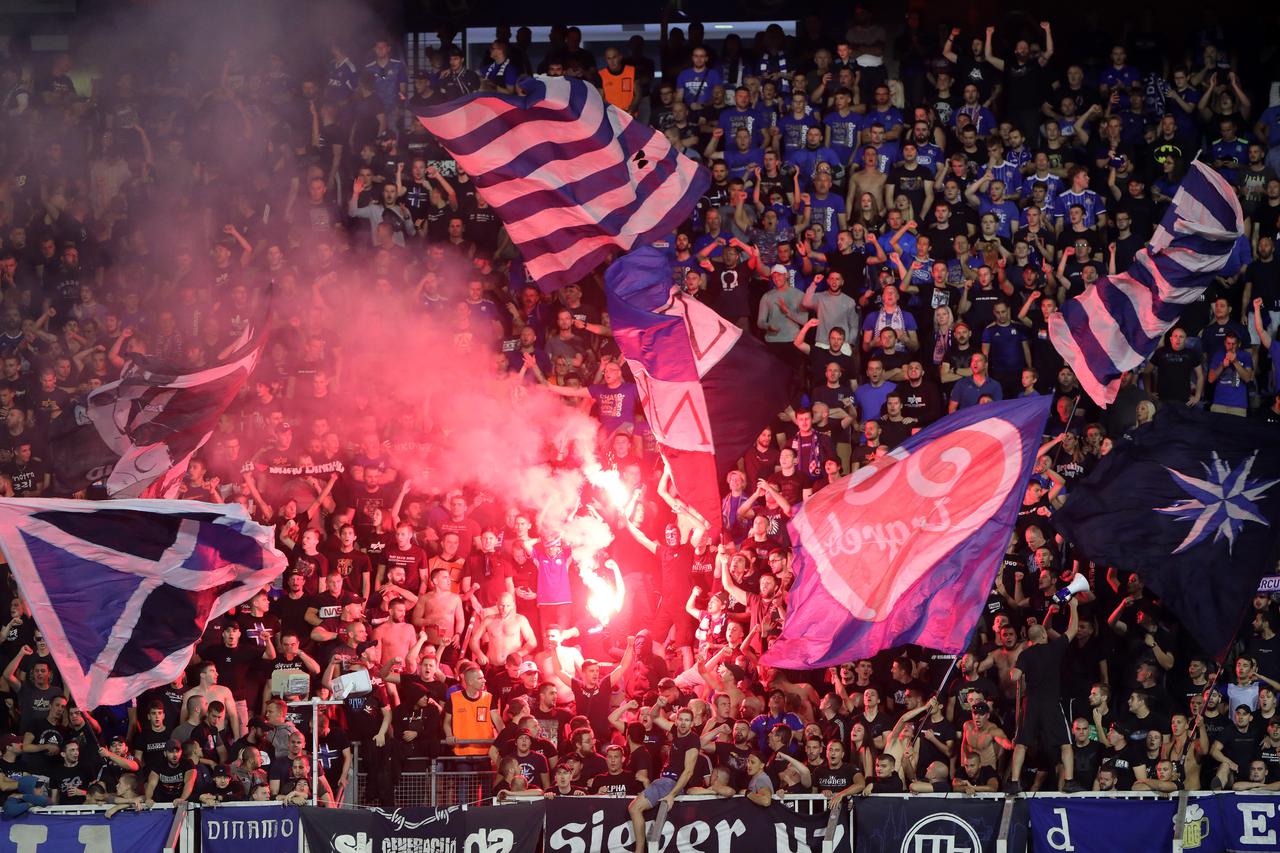 Zagreb: Navijači na nogometnoj utakmici Dinama i Hajduka na stadionu u Maksimiru