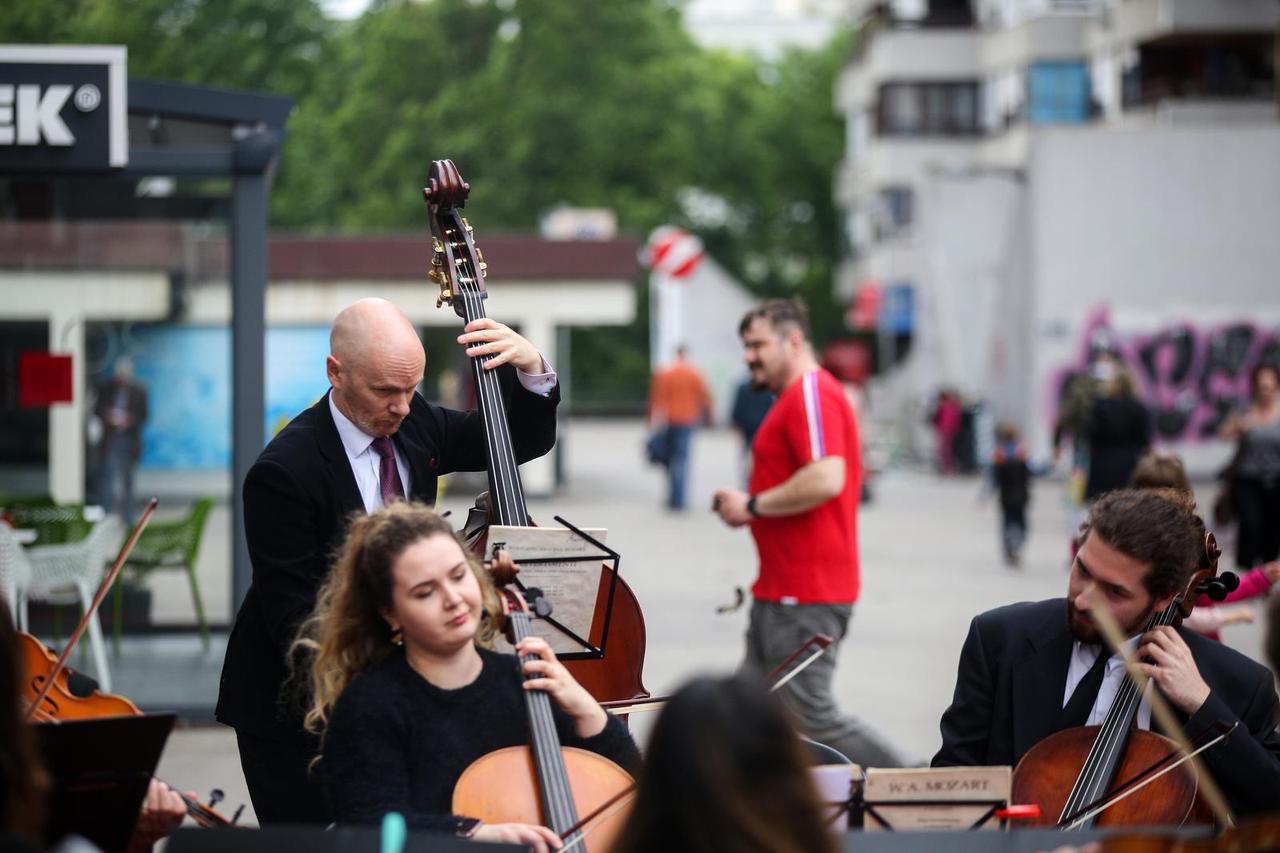 Zagrebački solisti održali koncert na platou Mamutice