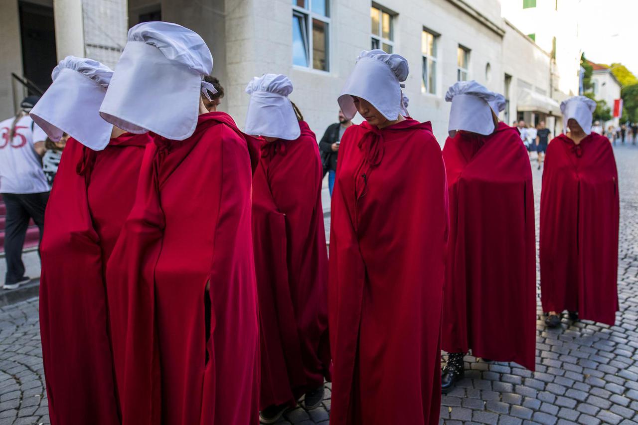 Split: Sluškinje prošetale od Marmontove do Pjace