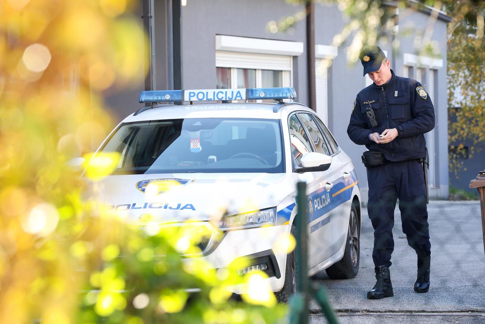 25.11.2023., Zagreb -U zagrebackom naselju Rudes u Aninoj ulici sinoc je doslo do eksplozije u dvoristu jedne zgrade. Policijski ocevid nastavljen je i u jutarnjim satima. U dvoriste su bacene dvije rucne bombe. Photo: Emica Elvedji/PIXSELL