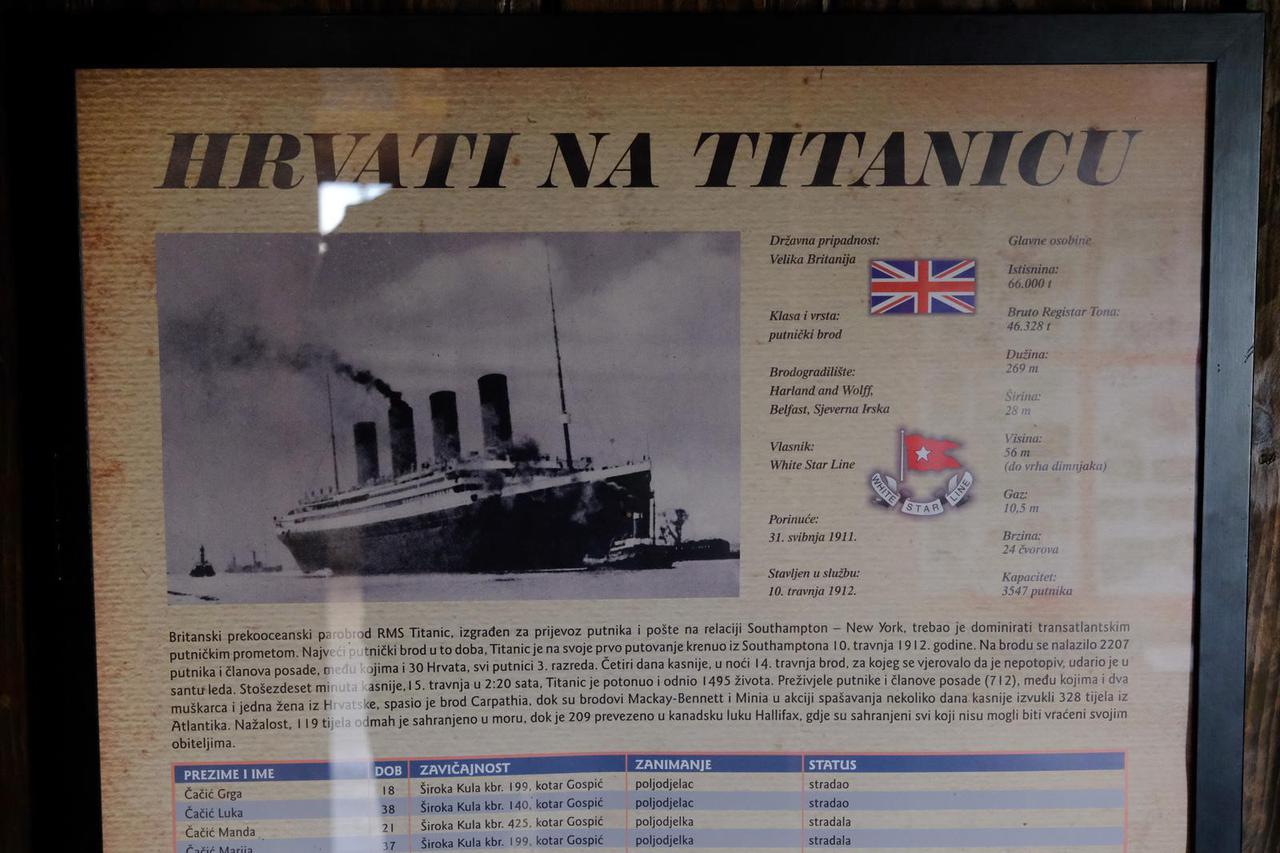 Spomen kuća Titanic u Bratini nedaleko Zagreba