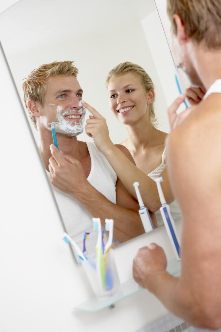 Kada ste zadnji put prije brijanja napravili piling? To je nešto što biste treballi imati u rutini kako biste uklonili mrtve stanice kože. 