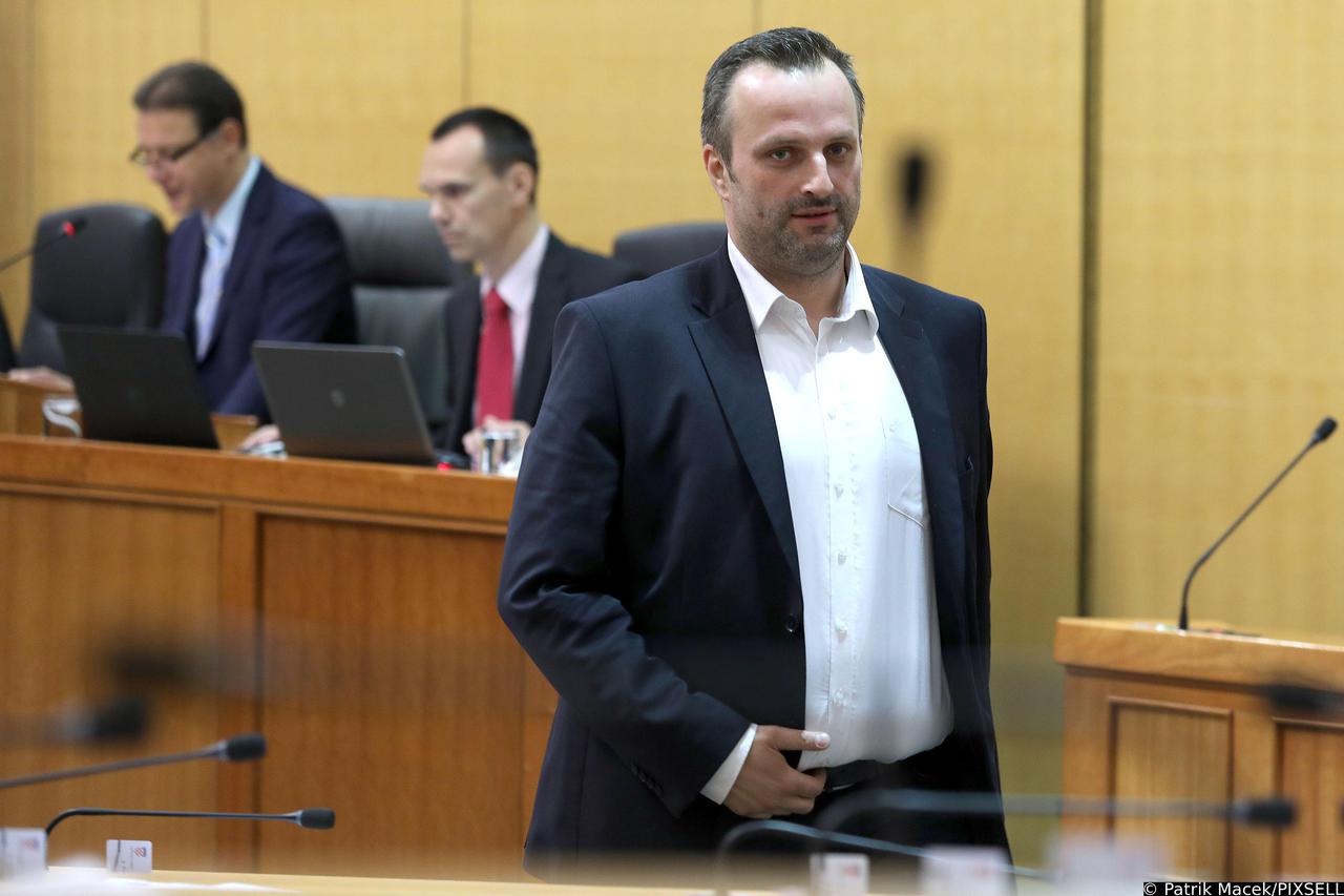 Zagreb: Sabor raspravlja o otpisu dugova fizičkim osobama